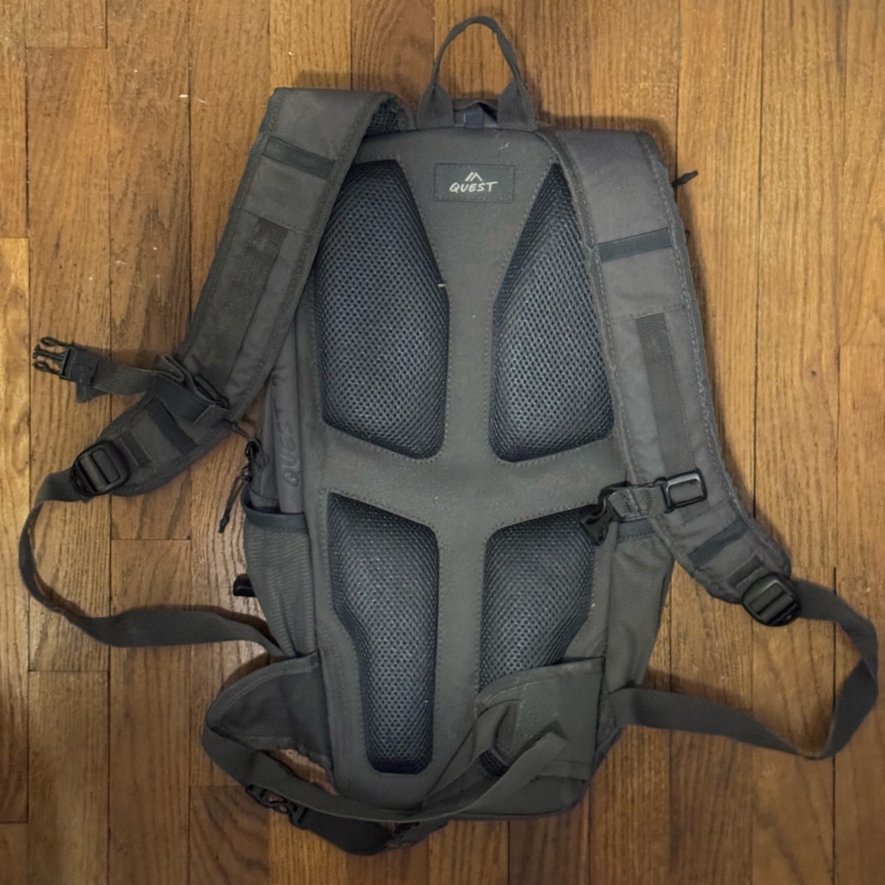 Quest Grey Hydration Backpack - Picture 2 of 3
